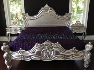 Tempat Tidur Mewah Silver