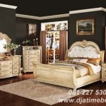 Set Kamar Tidur Mahoni Ukiran Modern