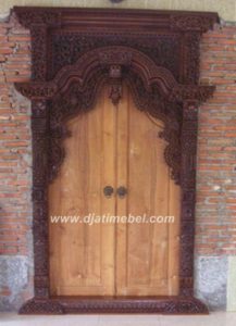 Pintu Gebyok Rumah Ukir Siliwangi